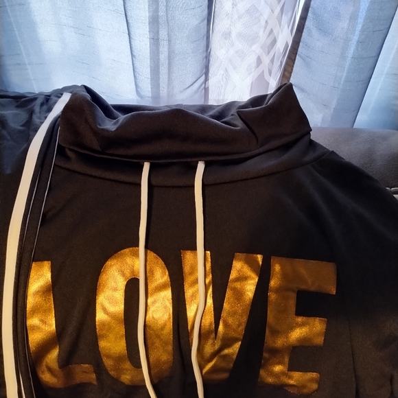 Women's Jogging Outfit - Picture 1 of 3